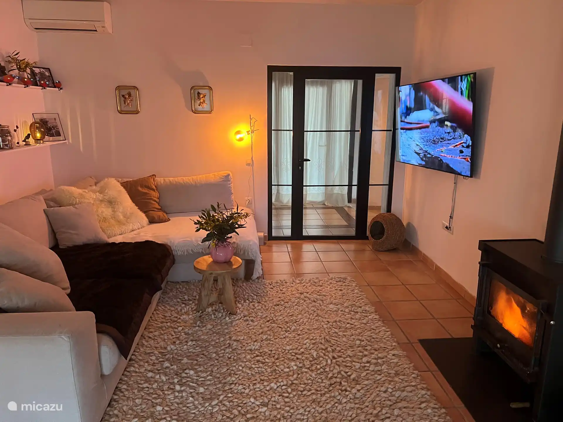 Lounge room to relax and watch television. Equipped with wood stove for the colder evenings