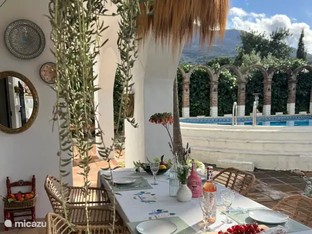 Finca Pipa | Espagne, Andalousie, Alhaurín el Grande - finca Terrasse extérieure couverte donnant sur le grand jardin et la piscine