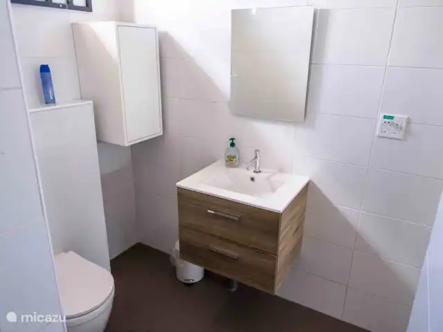 villa en Surinam, Paramaribo, Paramaribo – Villa Faya Lobi Baño del dormitorio 2