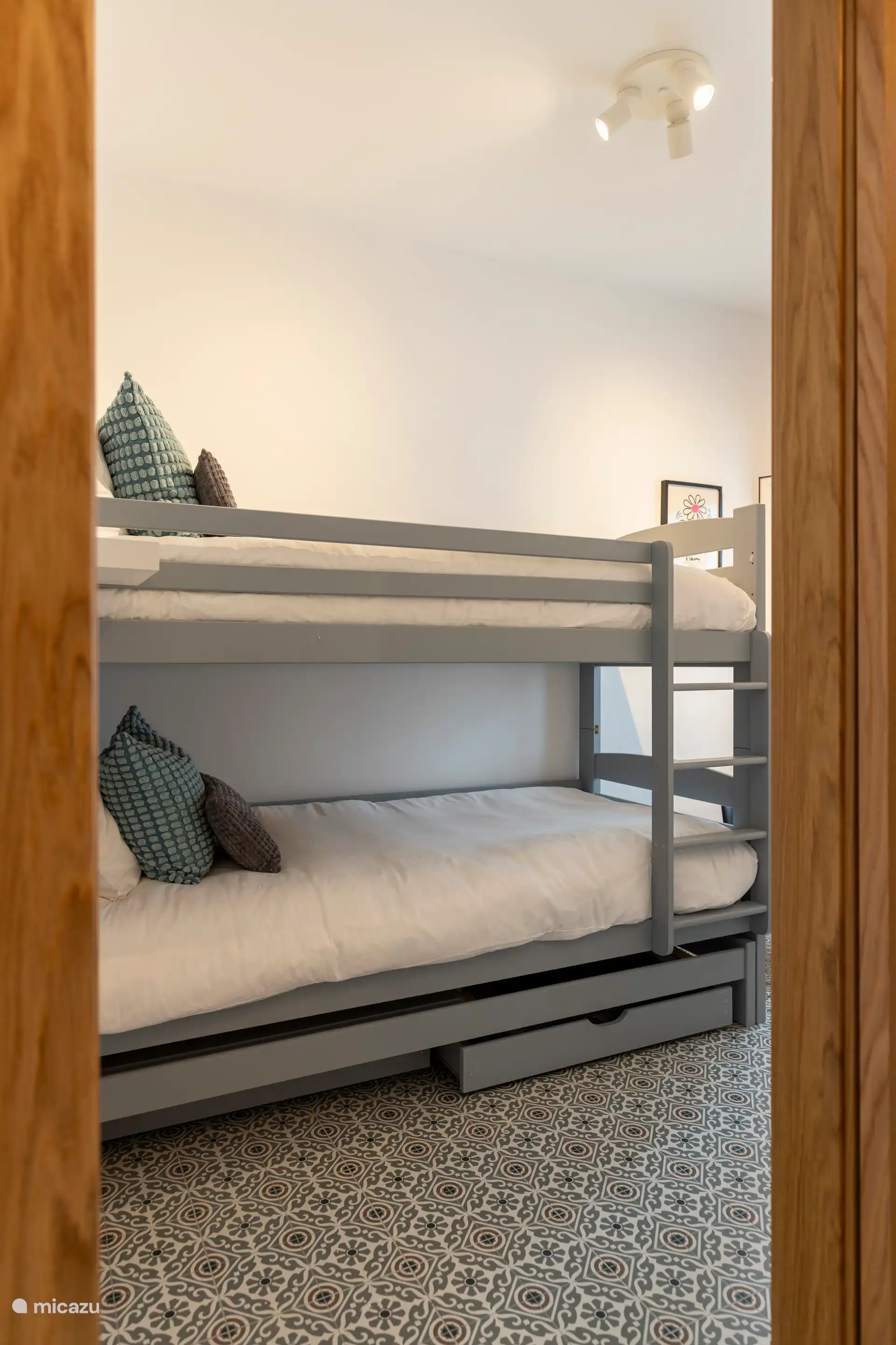 Zweites Schlafzimmer mit Etagenbetten mit Betten von 90x200cm