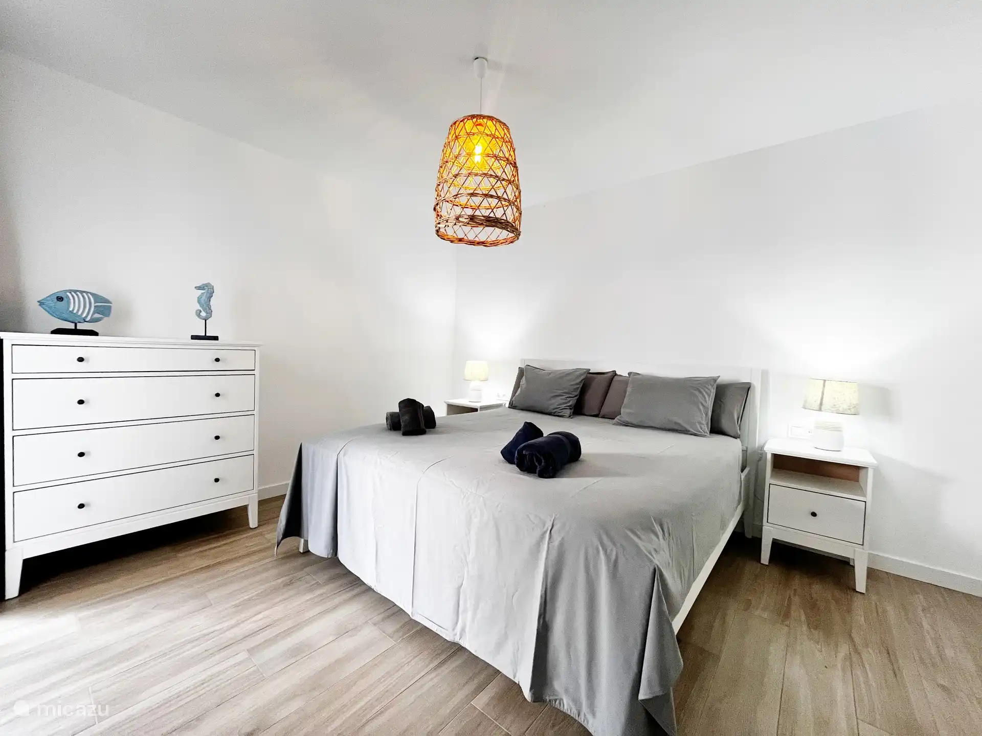 Dormitorio. Cama 180cm