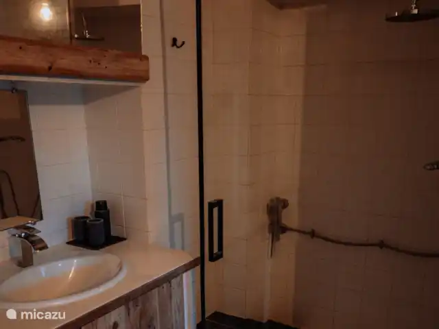 B&B BienViennue - Chambre Sorel 1-2p | France, Indre-et-Loire, Marcilly-sur-Vienne - chambres d'hôtes Chambre Sorel avec salle de bain attenante.