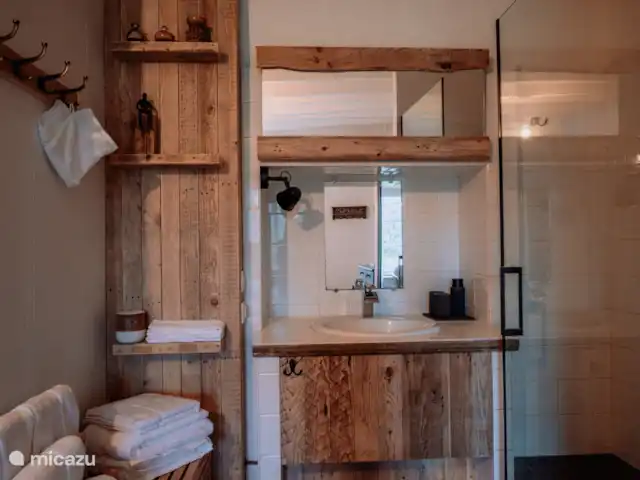 B&B BienViennue - Chambre Sorel 1-2p | France, Indre-et-Loire, Marcilly-sur-Vienne - chambres d'hôtes Chambre Sorel avec salle de bain attenante.
