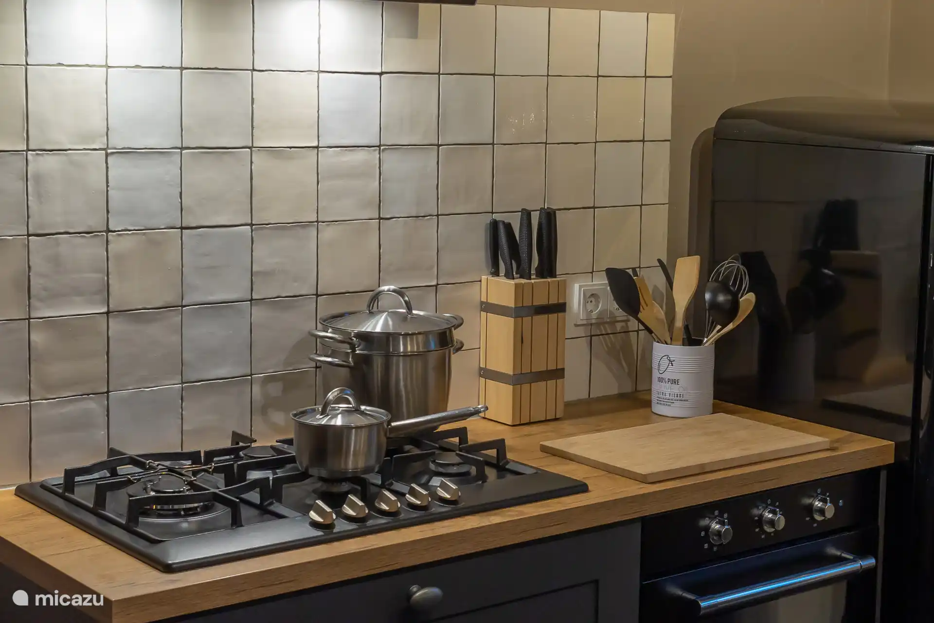 Préparez vos plats dans cette cuisine élégante 