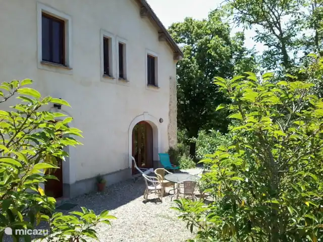 Marsanne en Francia, Aude, Sonnac-sur-l'Hers - casa vacacional Acceso desde el aparcamiento a través de una escalera