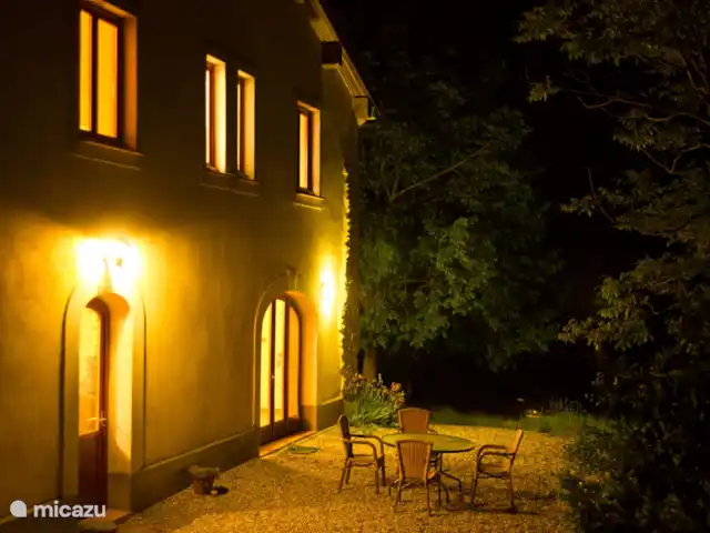 Marsanne en Francia, Aude, Sonnac-sur-l'Hers - casa vacacional y luego sentarse afuera durante mucho tiempo por la noche, disfrutar de una copa de vino y un hermoso cielo estrellado, con solo el sonido de las cigarras...