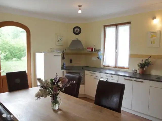 Marsanne en Francia, Aude, Sonnac-sur-l'Hers - casa vacacional Cocina espaciosa, totalmente equipada.