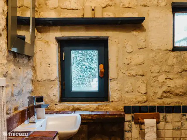 B&B BienViennue - Chambre Balzac 1-2p | France, Indre-et-Loire, Marcilly-sur-Vienne - chambres d'hôtes Chambre Balzac avec salle de bain attenante.