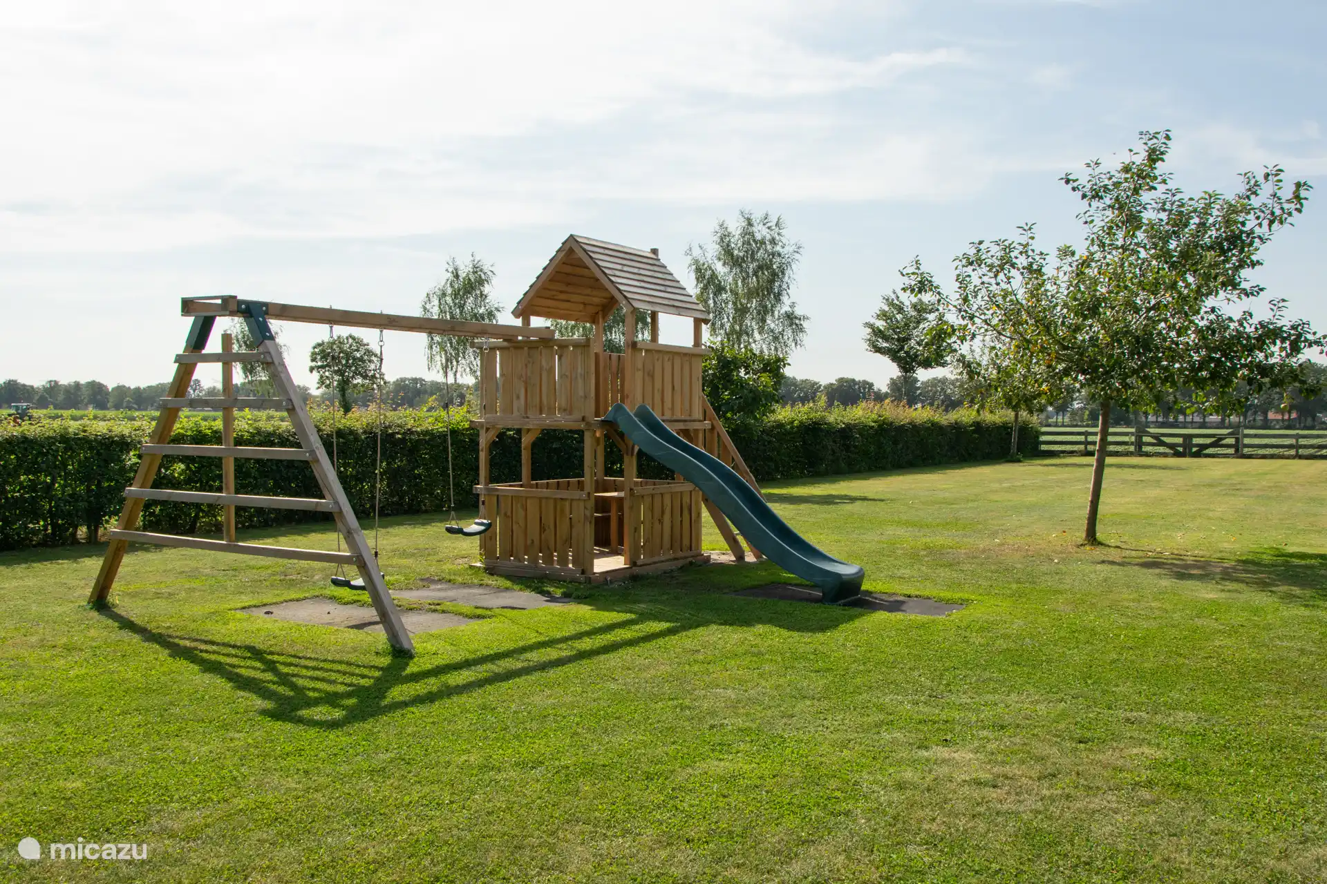 Spielgeräte auf dem Spielplatz