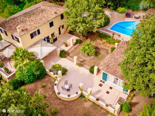 Côte d’Azur Villa, Annexe, Piscine | France, Côte d'Azur, Saint-Paul-de-Vence - villa Vue depuis #Vogelperspektive it Vue générale du merveilleux Tarrain