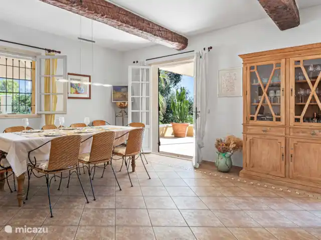 Côte d’Azur Villa, Annexe, Piscine | France, Côte d'Azur, Saint-Paul-de-Vence - villa Vue du couloir sur le salon