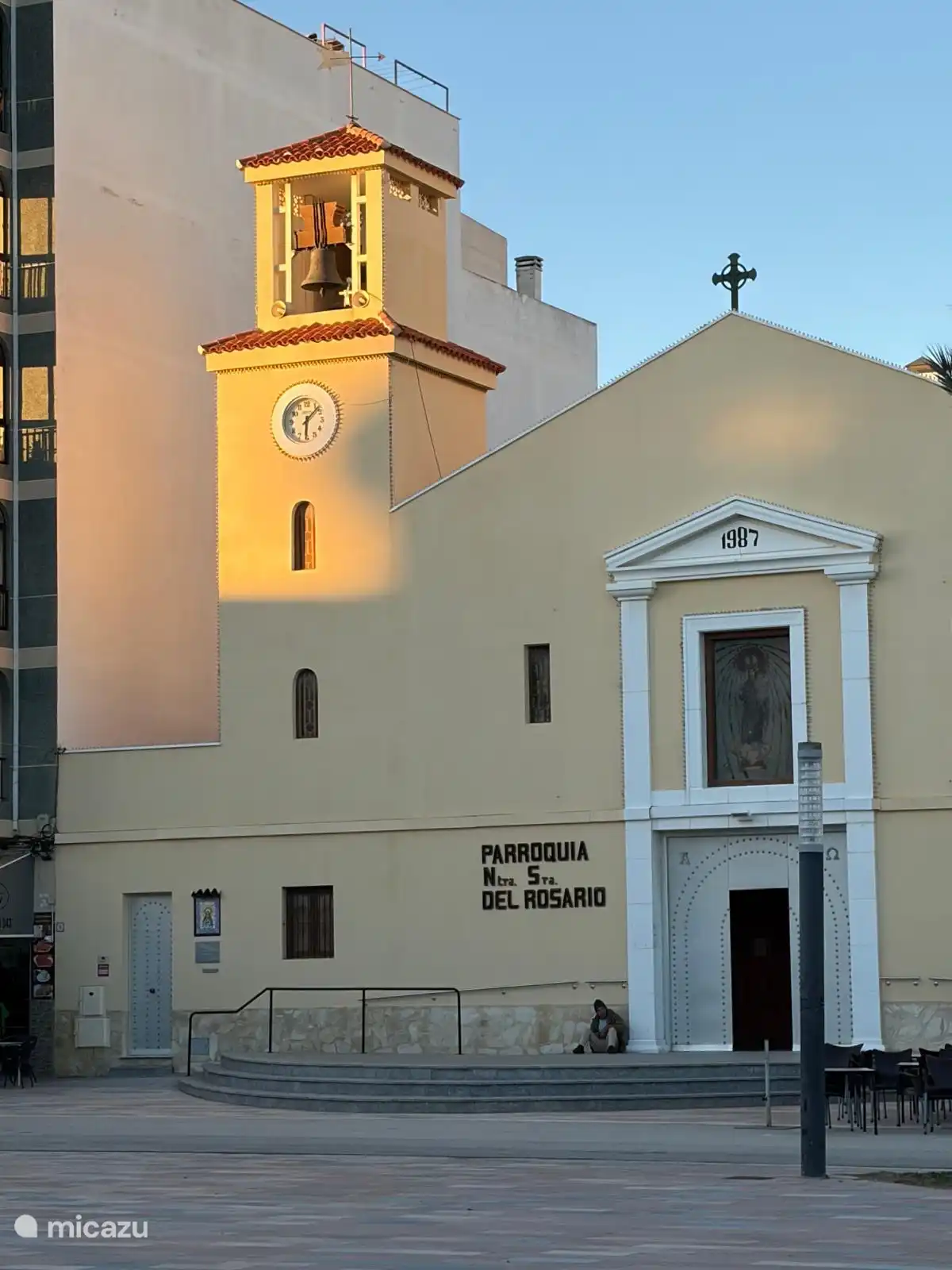 Dit is het kerkje van la mata op het centrum plein. Het is pas gerenoveerd en wordt nog steeds gebruikt.