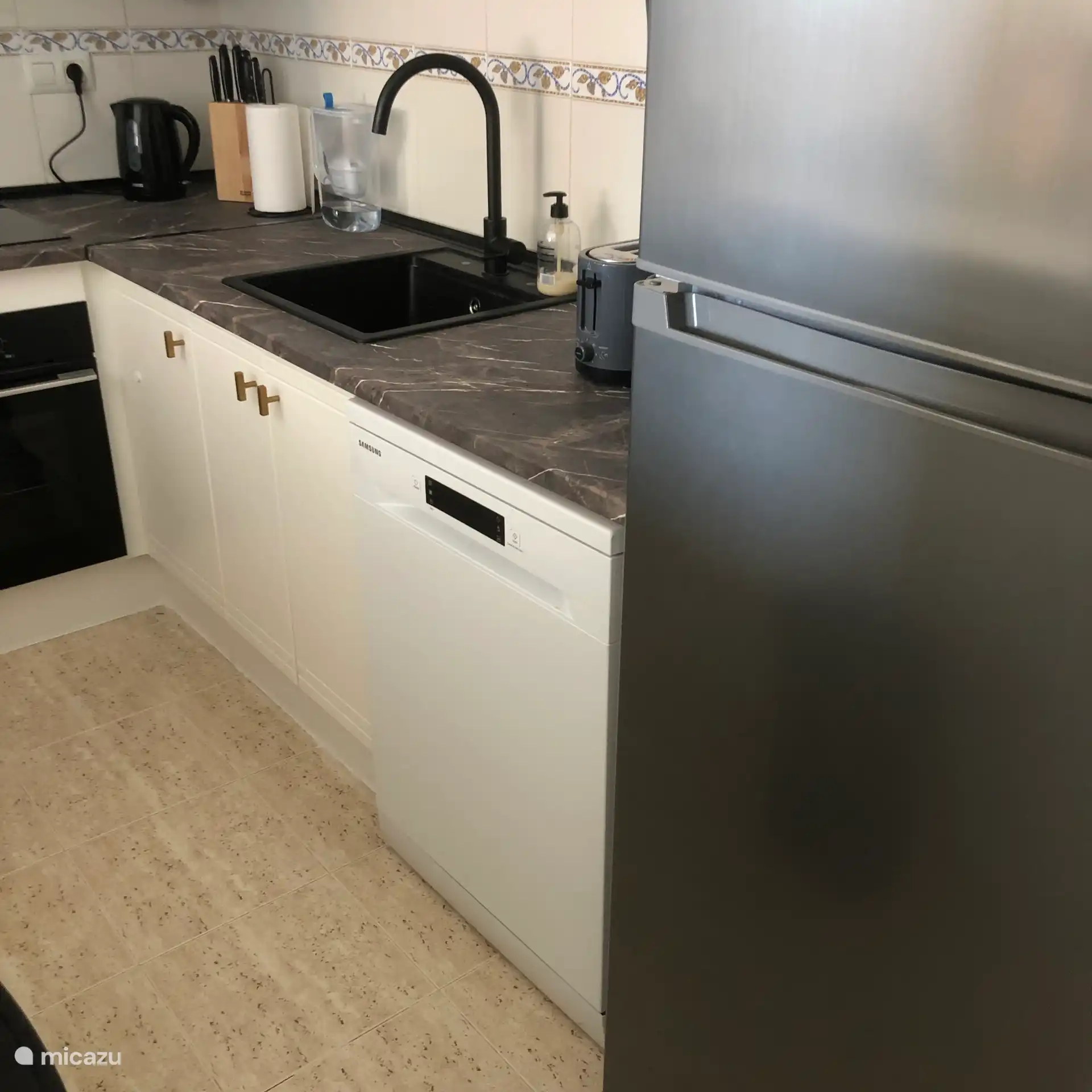 Cocina con lavavajillas 