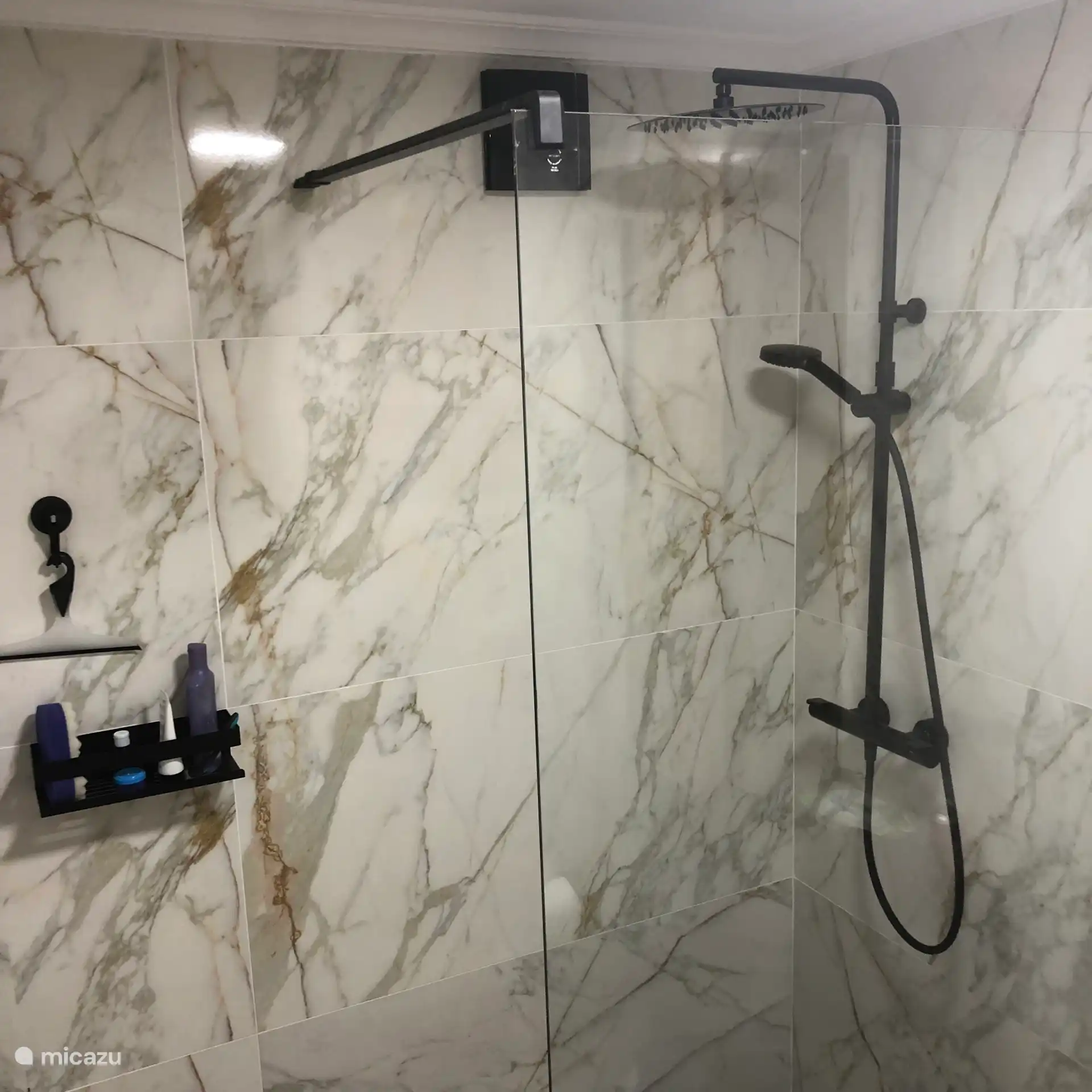 Ducha a ras de suelo