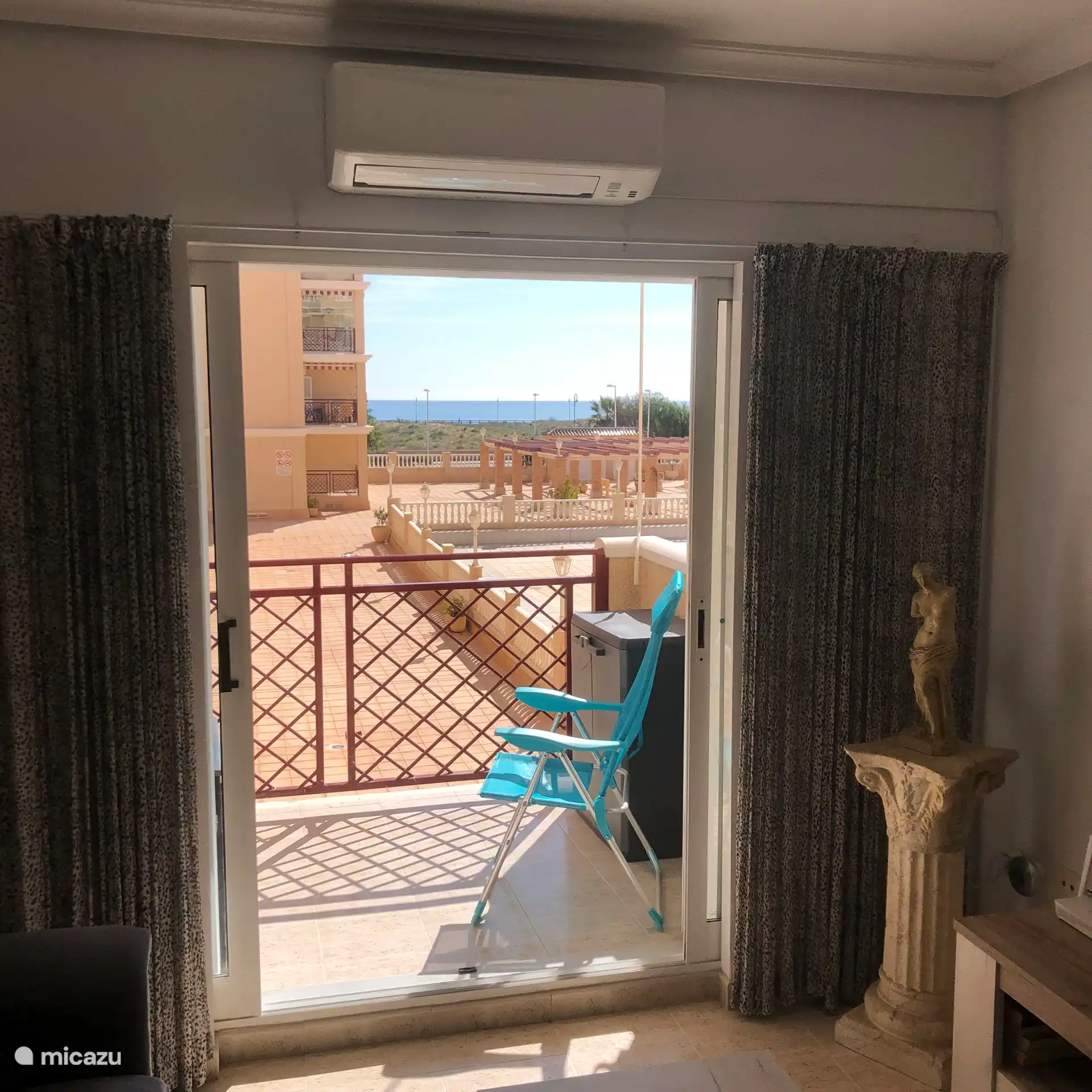 Vista desde el sofá de la sala de estar