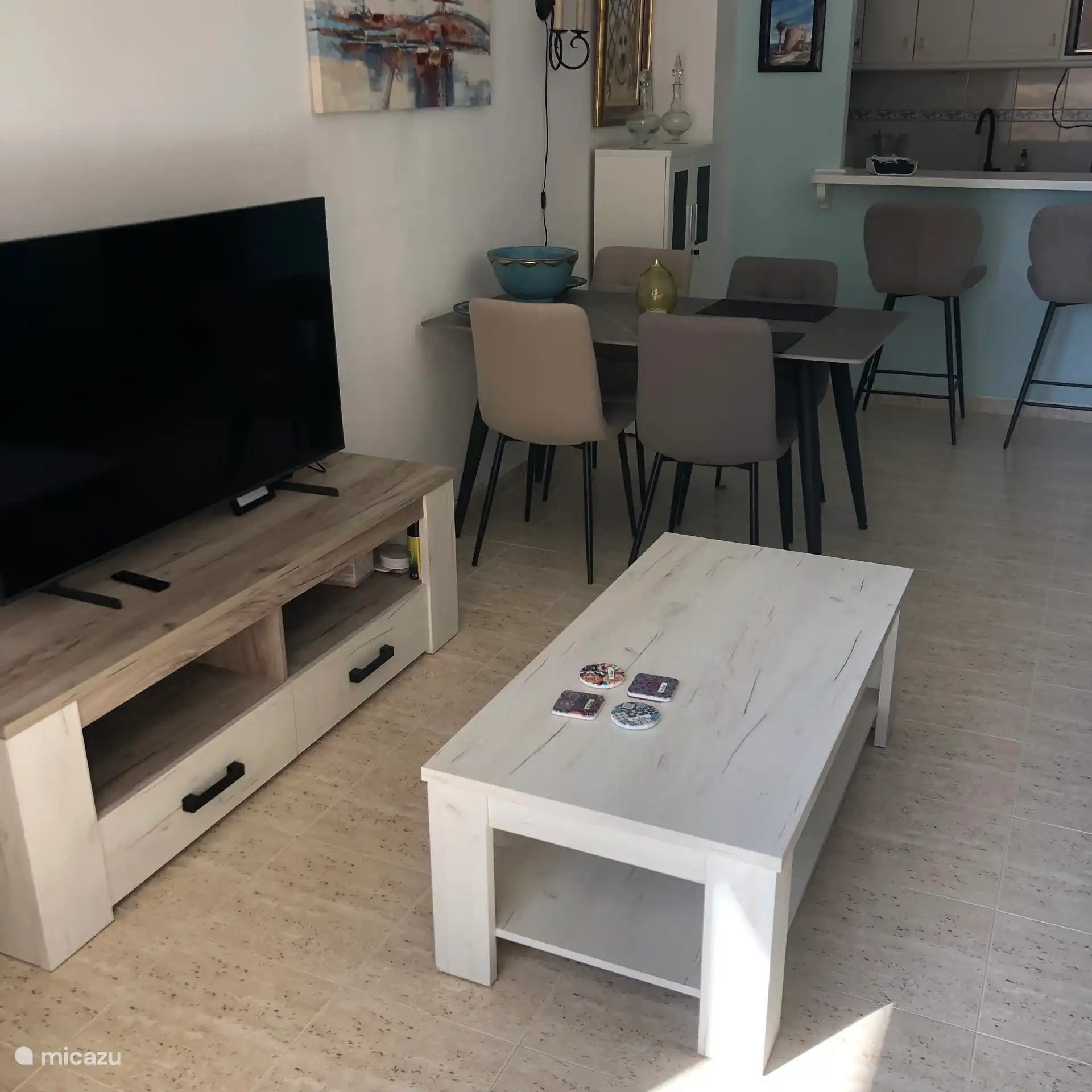 Mesas de centro con televisor LED Samsung Q de 50 pulgadas con internet