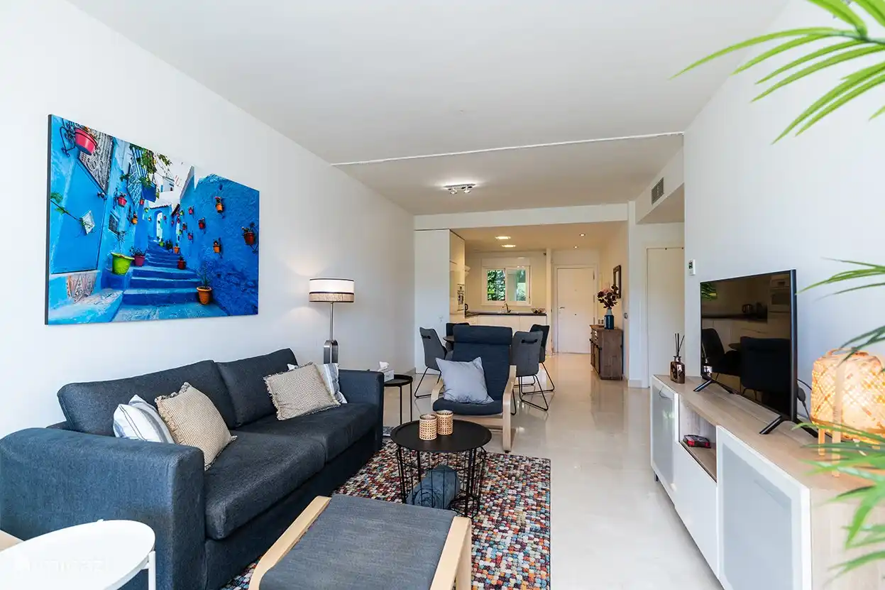 Großer Raum mit offener Küche für optimalen Kontakt untereinander.