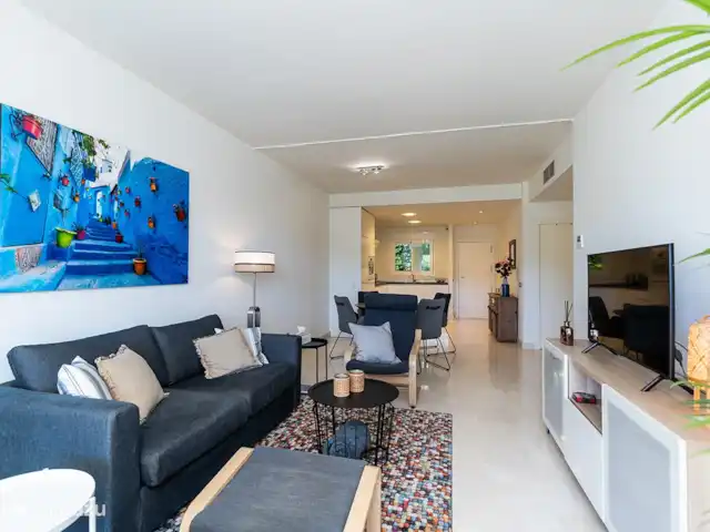 Casa Arana Bosmans | Espagne, Costa del Sol, Mijas Costa - appartement Grande pièce avec cuisine ouverte pour un contact optimal les uns avec les autres.