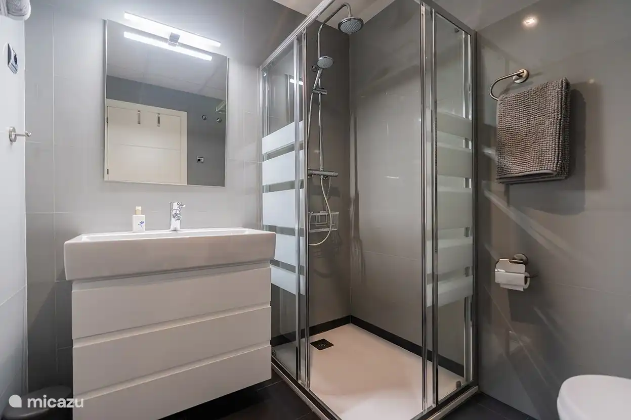 2. Badezimmer, das zum 2. Schlafzimmer gehört