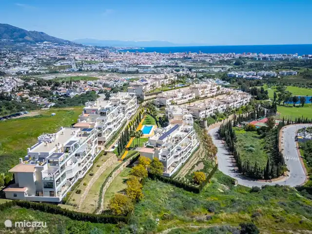 Casa Arana Bosmans | Espagne, Costa del Sol, Mijas Costa - appartement Voyez comme la piscine est belle située entre les bâtiments. La vue reste magnifique !