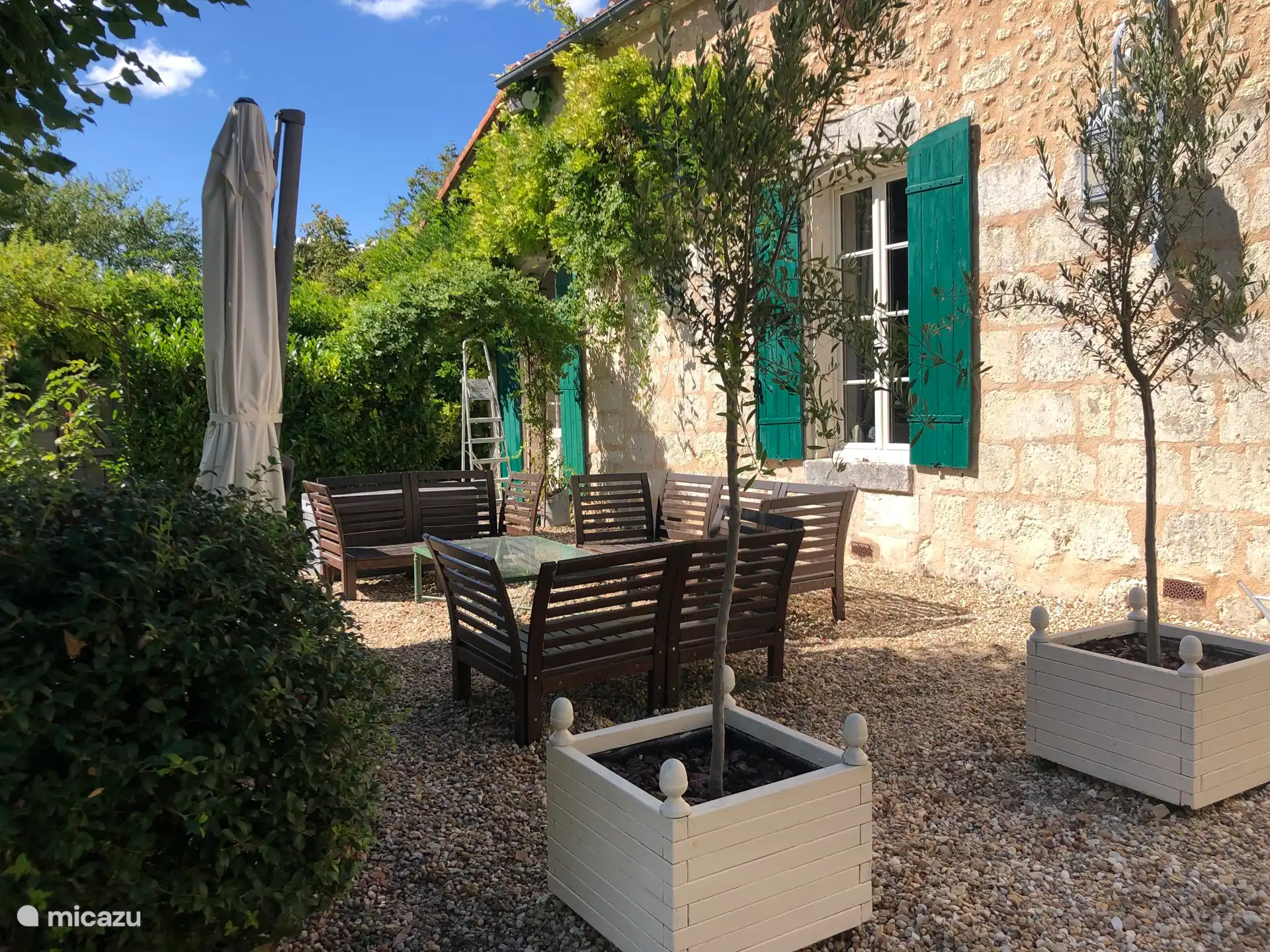 Setting area idea for early evening cocktails ! 