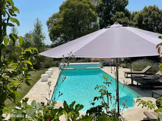 Le Manoir Des Fouilloux  | France, Charente, Aubeterre-sur-Dronne - manoir / château piscine - et un peu d’ombre !