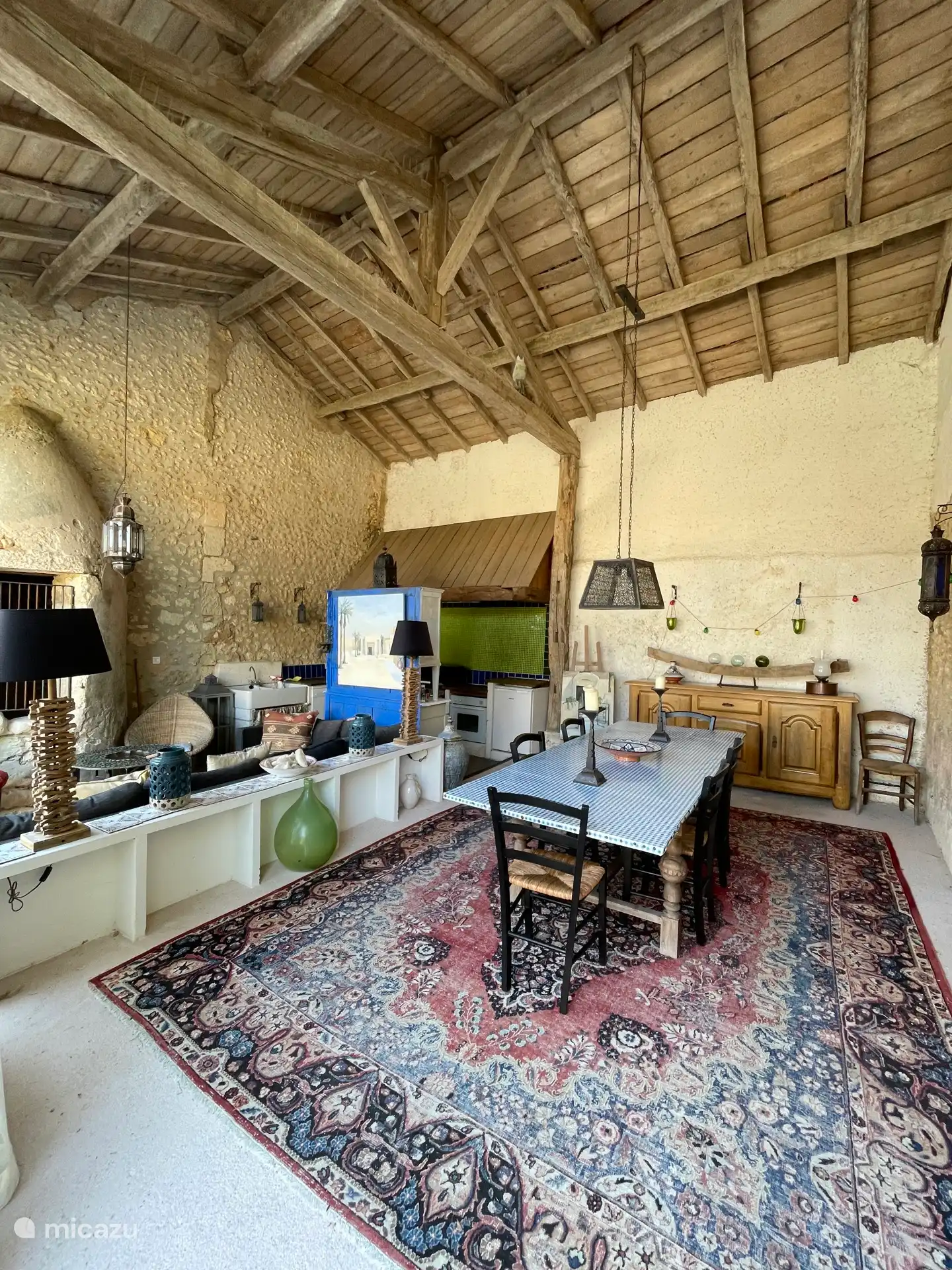 moroccan summer kitchen. a great space to have dinner- fully equipped kitchen with gas BBQ 