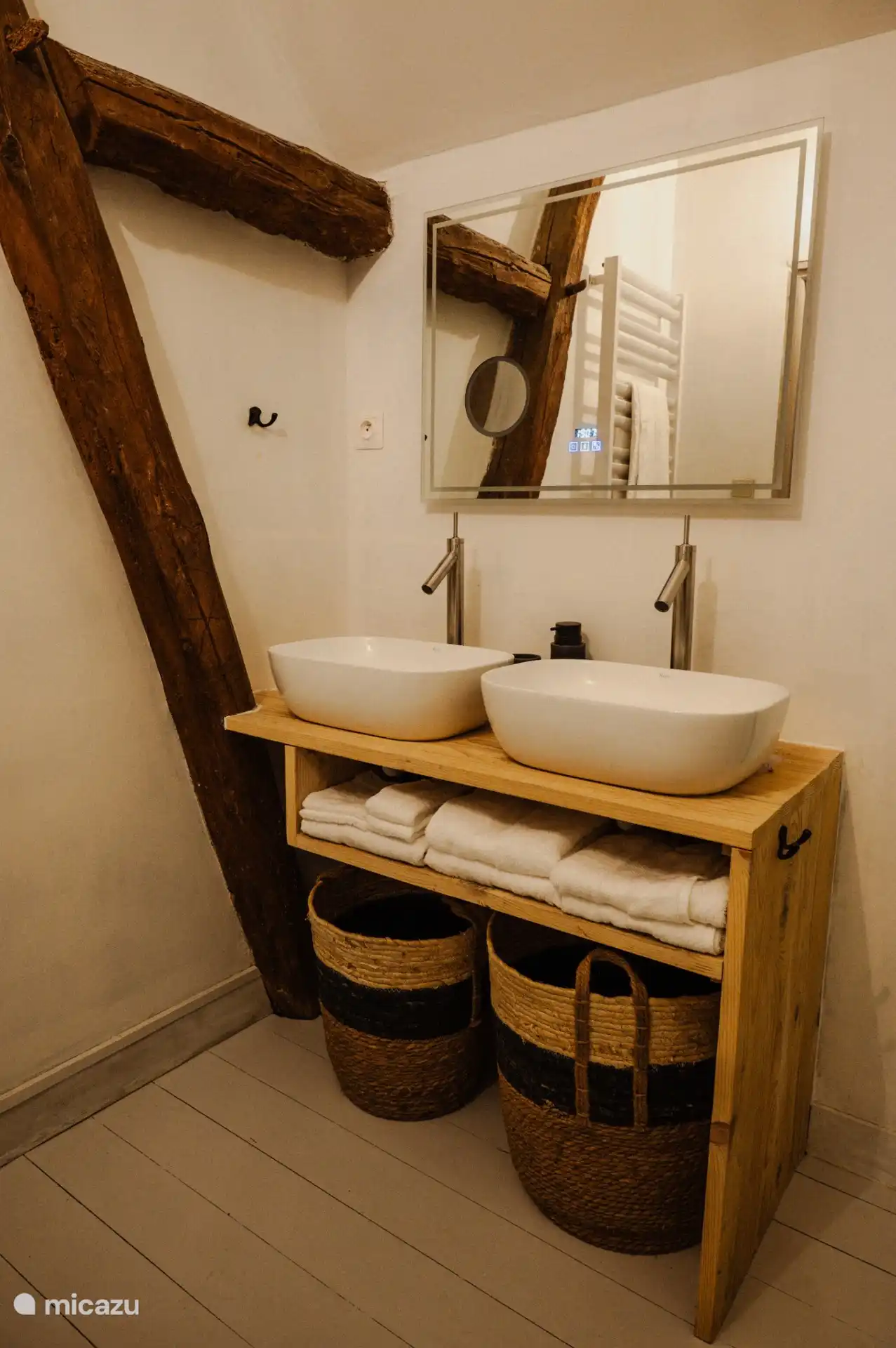 Descartes Zimmer mit eigenem Bad.