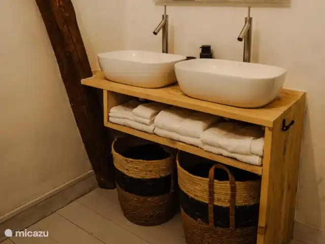 B&B BienViennue - Descartes 2-4p | France, Indre-et-Loire, Marcilly-sur-Vienne - chambres d'hôtes Chambre Descartes avec salle de bain attenante.