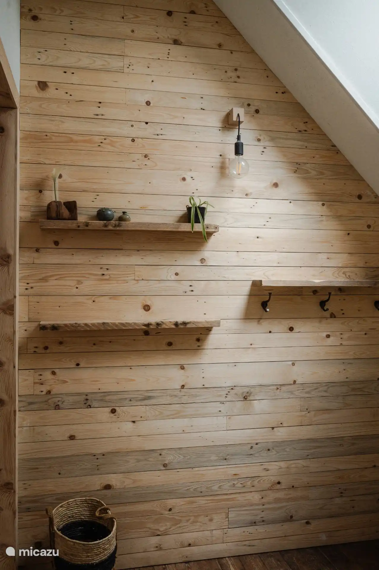 Descartes Zimmer mit eigenem Bad.