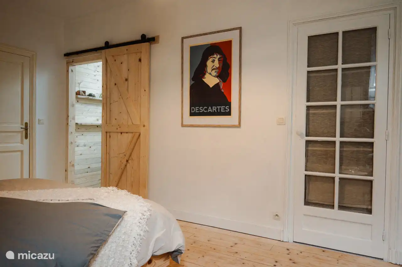 Descartes Zimmer mit eigenem Bad.