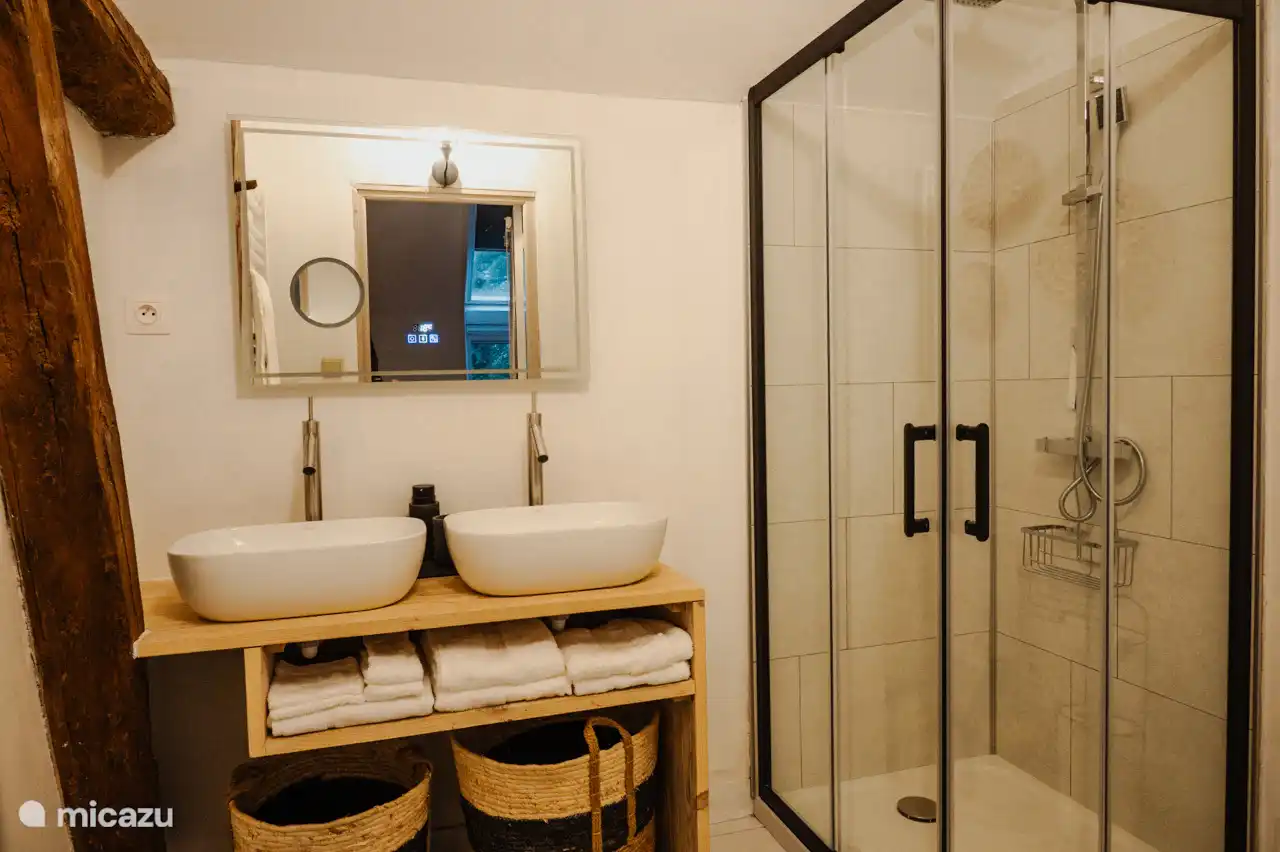 Descartes Zimmer mit eigenem Bad.