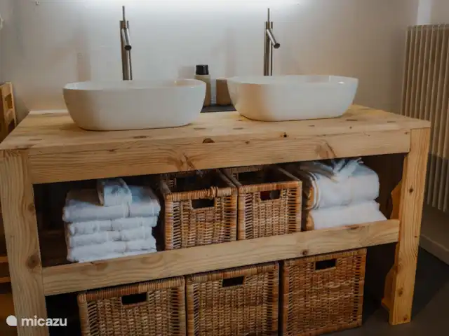 B&B BienViennue - Rabelais 2-4p | France, Indre-et-Loire, Marcilly-sur-Vienne - chambres d'hôtes Chambre Rabelais avec salle de bain attenante.