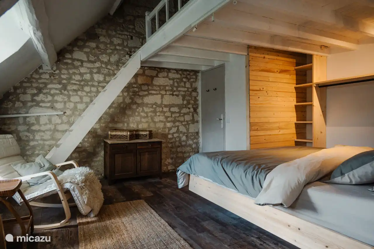 Rabelais-Zimmer mit eigenem Bad.