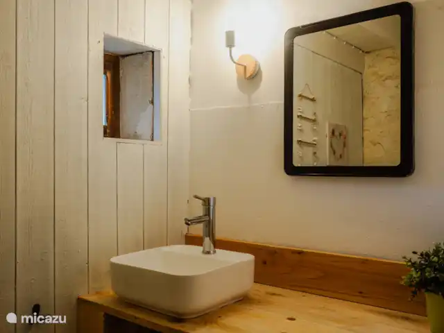 B&B BienViennue - Rabelais 2-4p | France, Indre-et-Loire, Marcilly-sur-Vienne - chambres d'hôtes Chambre Rabelais avec salle de bain attenante.
