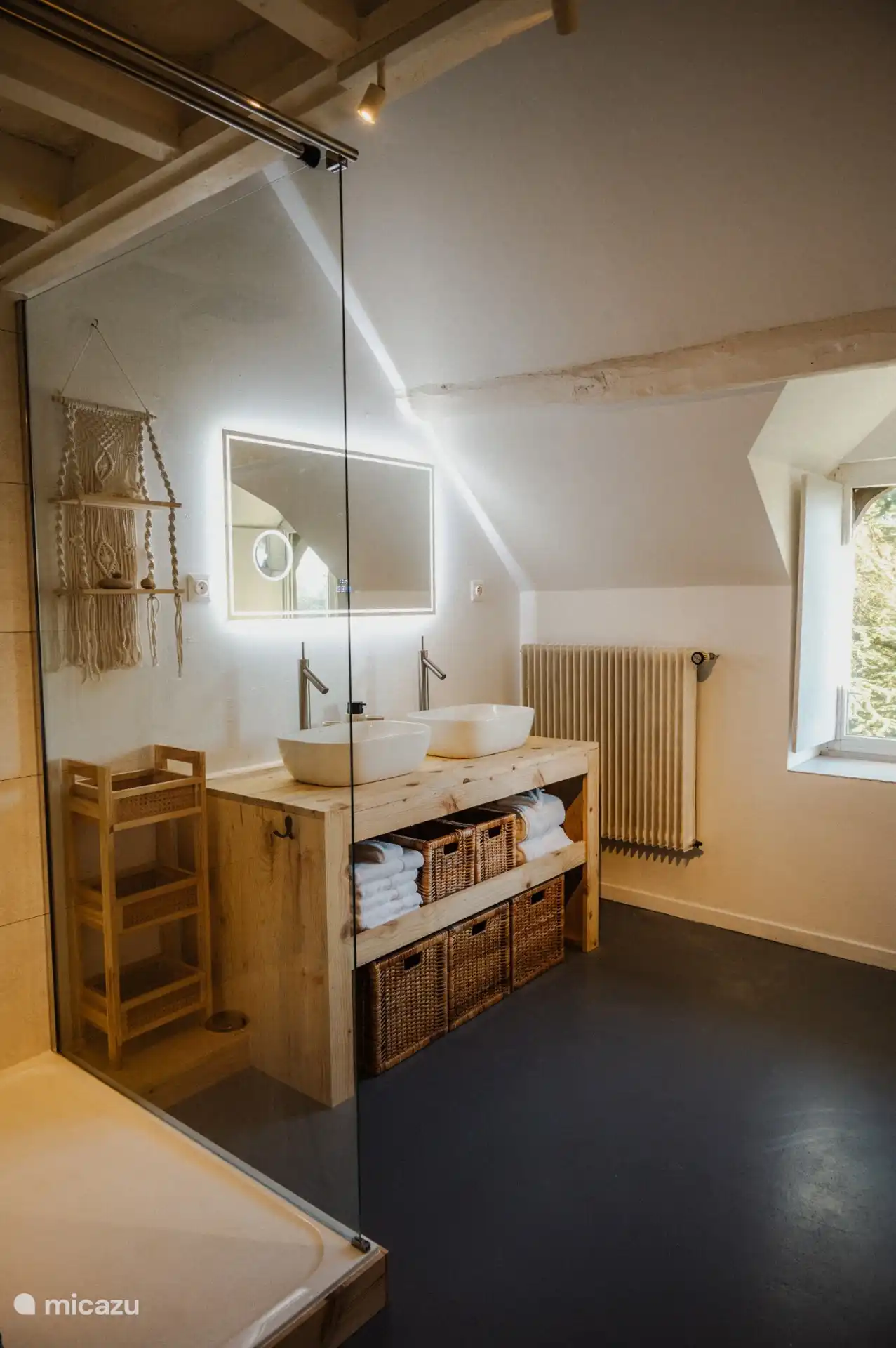 Rabelais-Zimmer mit eigenem Bad.