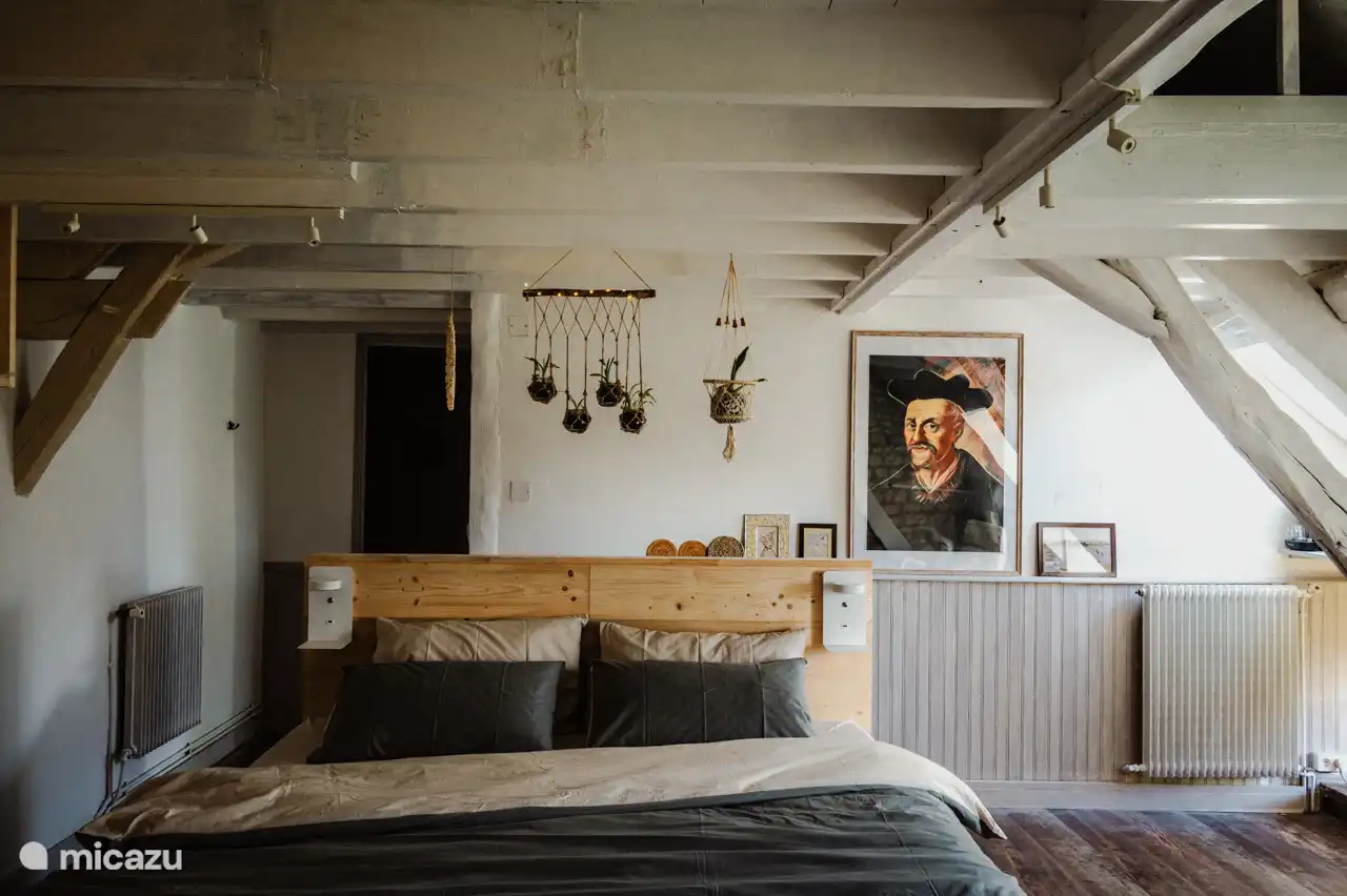 Rabelais-Zimmer mit eigenem Bad.