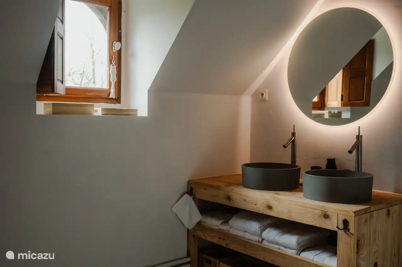 Zimmer Foulque Nerra mit eigenem Bad.