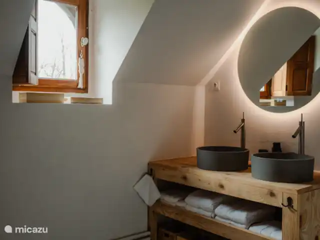 B&B BienViennue-Foulque Nerra 2-4p | France, Indre-et-Loire, Marcilly-sur-Vienne - chambres d'hôtes Chambre Foulque Nerra avec salle de bain attenante.