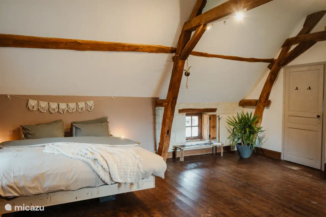 Zimmer Foulque Nerra mit eigenem Bad.