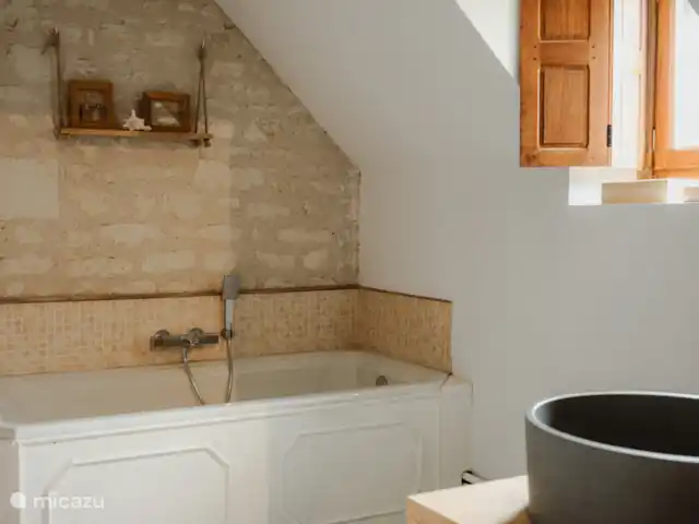 B&B BienViennue-Foulque Nerra 2-4p | France, Indre-et-Loire, Marcilly-sur-Vienne - chambres d'hôtes Chambre Foulque Nerra avec salle de bain attenante.