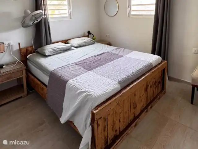 Casa Cees huren in Curaçao, Banda Ariba (oost), Santa Catharina - vakantiehuis Slaapkamer met airco, ventilator en kastruimte.