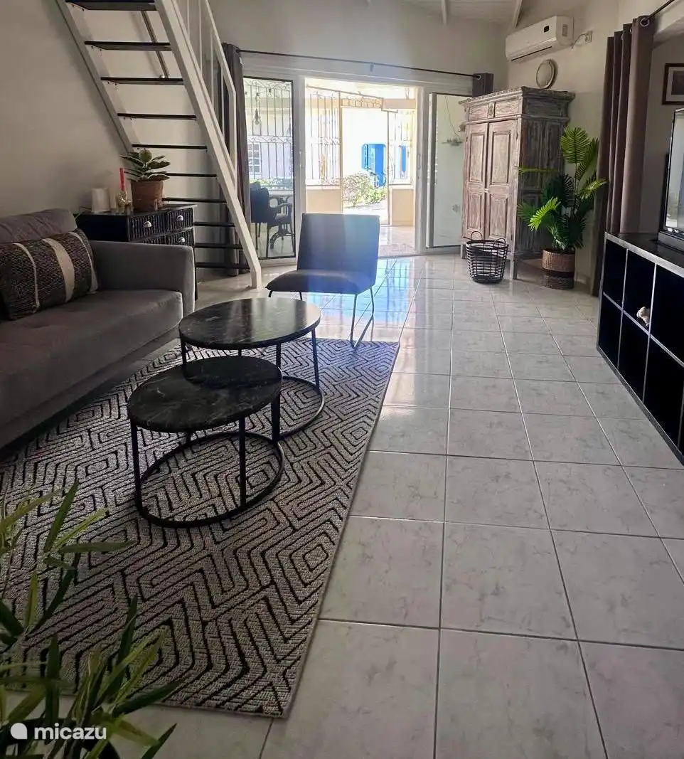 Vom Wohnzimmer über die Veranda bis zur Terrasse.