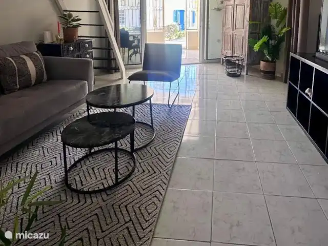 Casa Cees huren in Curaçao, Banda Ariba (oost), Santa Catharina - vakantiehuis Vanuit de woonkamer naar de porch en het terras.
