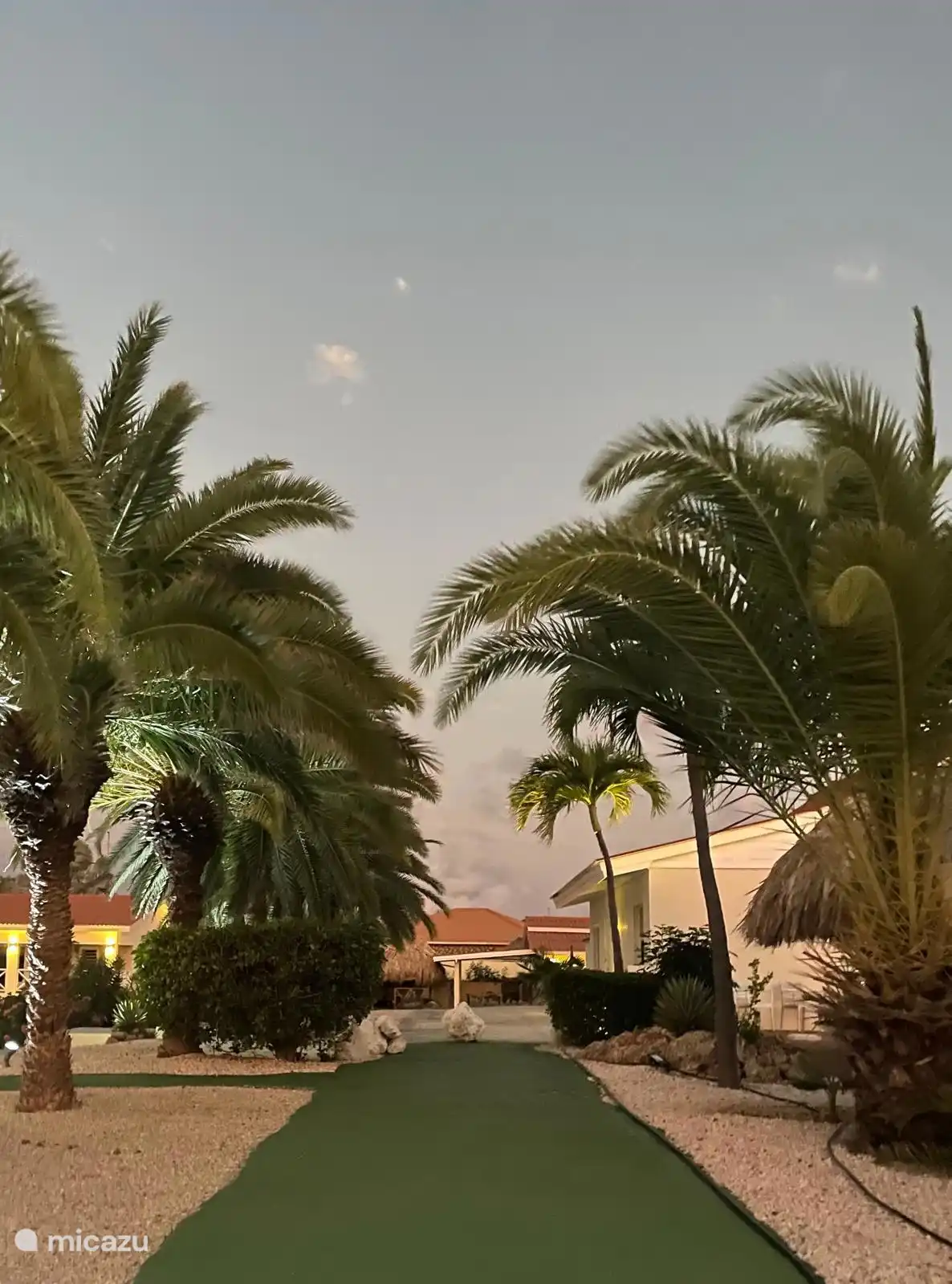 Das Santa Catharina Resort ist ein attraktiver Park mit tropischen Pflanzen.