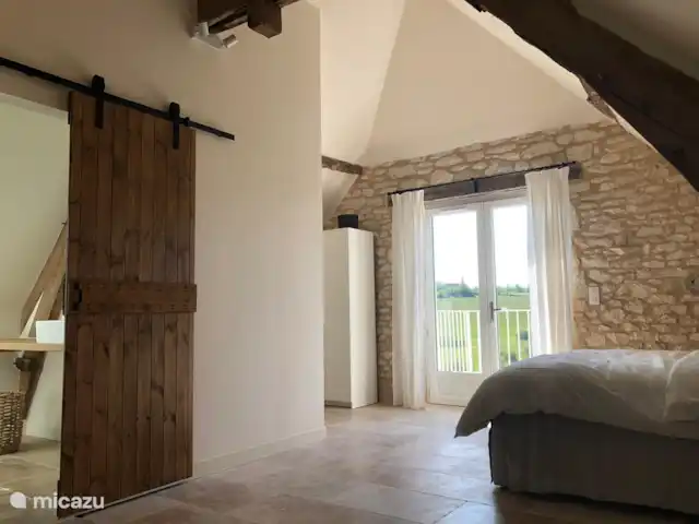 bed & breakfast huren in Frankrijk, Lot, Calès (Lot) – Maison Bonnecoste B&B - Schuur 8p Kamer rechts boven in de schuur met zicht op de omliggende heuvels