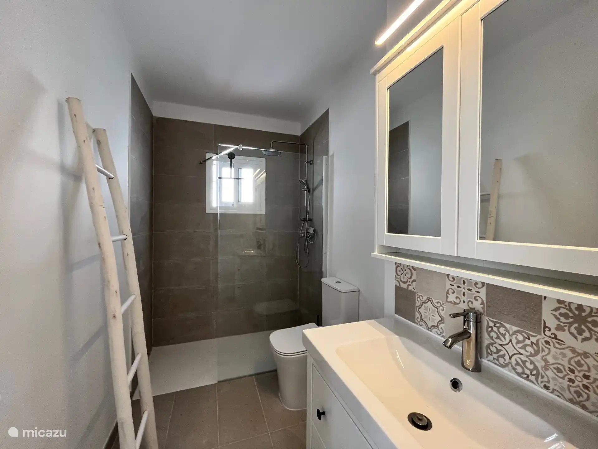 Shower room Bedroom 3