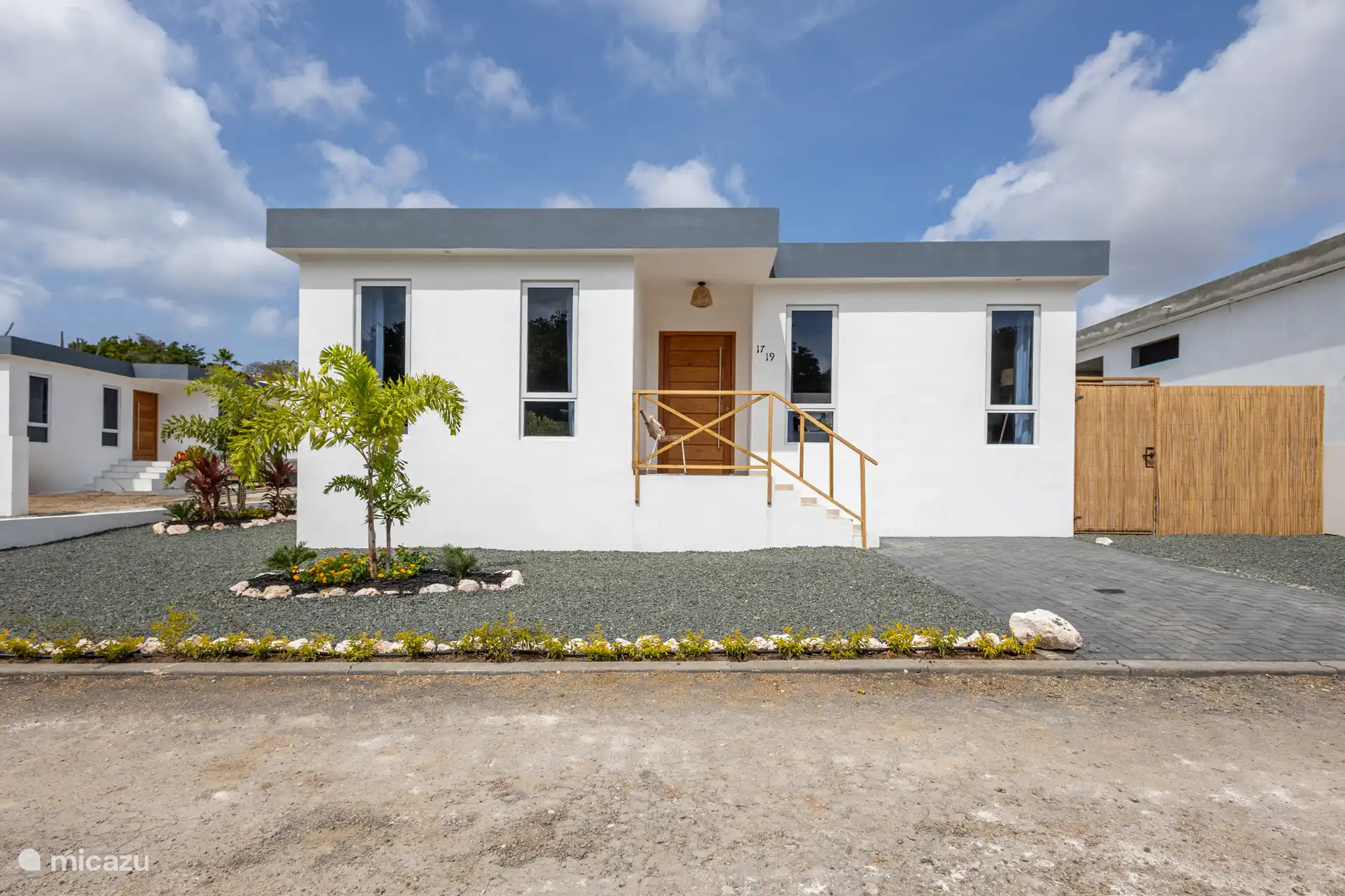 Maison avant avec deux places de parking