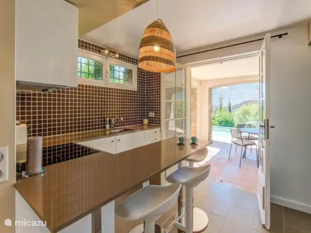 Location de Vacances France, Var, Cavalaire-sur-Mer, maison de vacances - Villa Balou Cuisine en bas