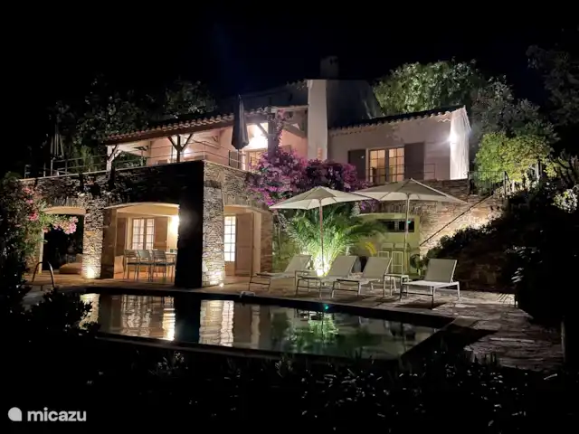 Location de Vacances France, Var, Cavalaire-sur-Mer, maison de vacances - Villa Balou Villa Balou le soir